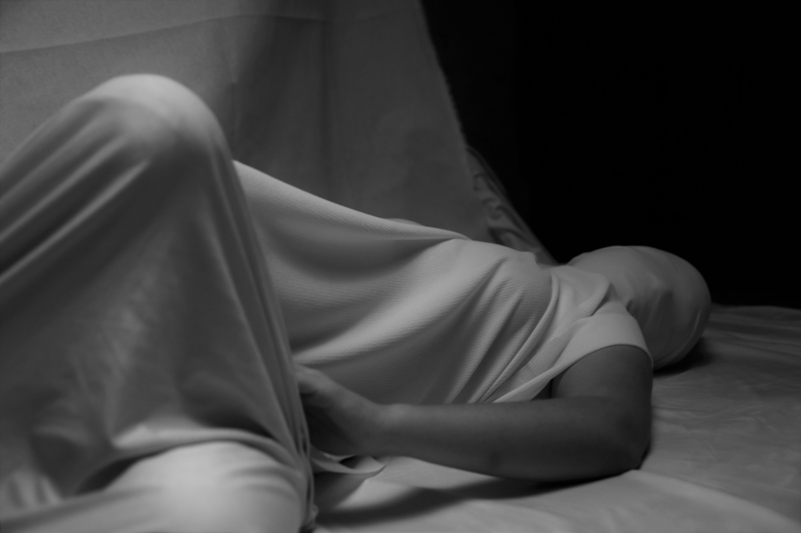 Cuerpo bajo textil blanco, blanco y negro